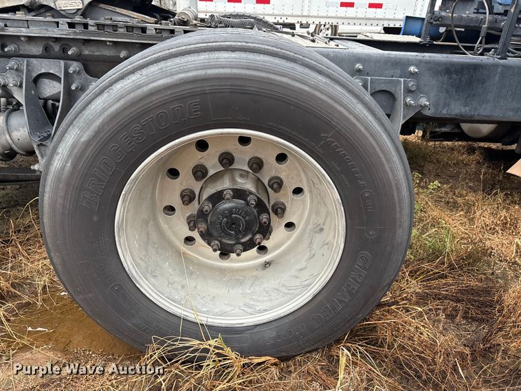 image for item YA0855 2016 International ProStar Plus 122 semi truck