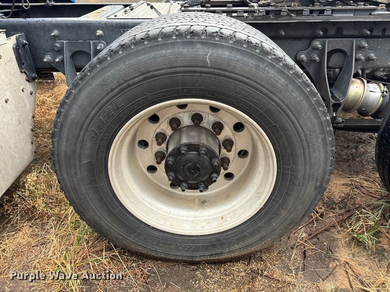 image for item YA0855 2016 International ProStar Plus 122 semi truck