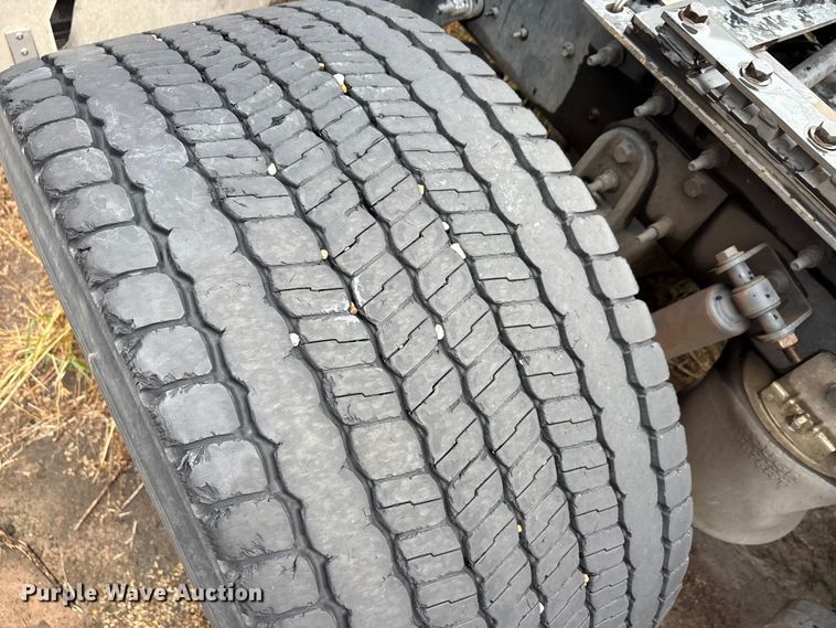 image for item YA0855 2016 International ProStar Plus 122 semi truck