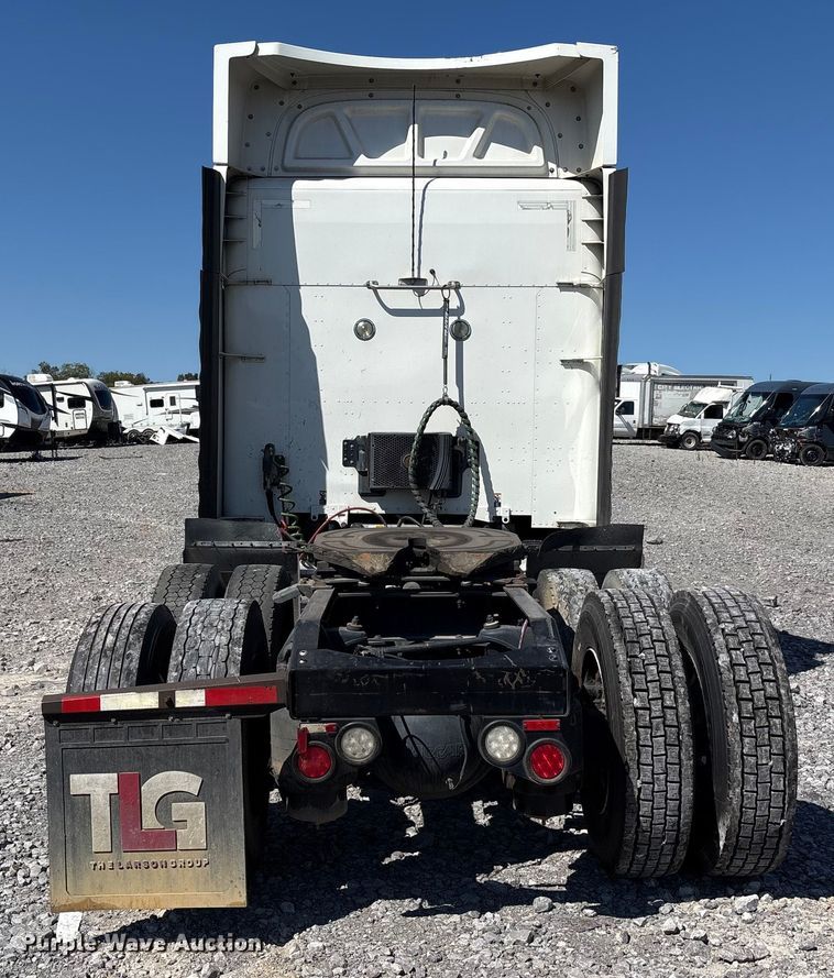 image for item YA0857 2018 Peterbilt 579 semi truck