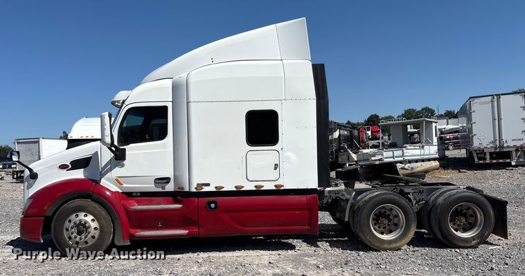 image for item YA0857 2018 Peterbilt 579 semi truck
