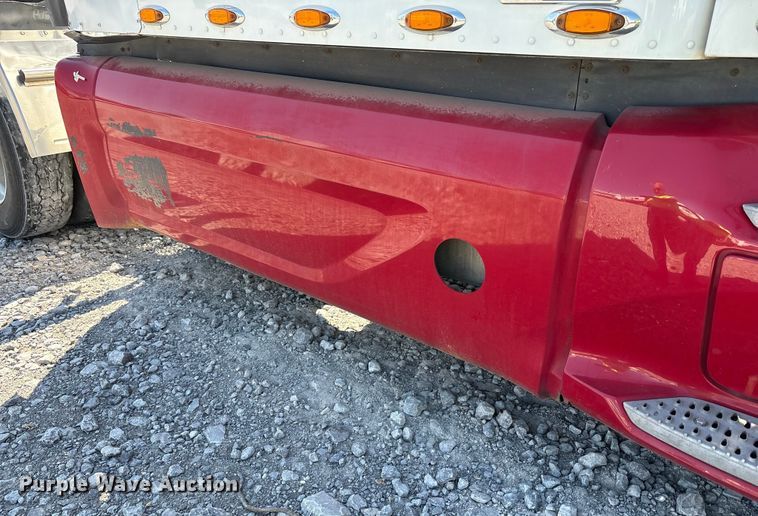 image for item YA0857 2018 Peterbilt 579 semi truck