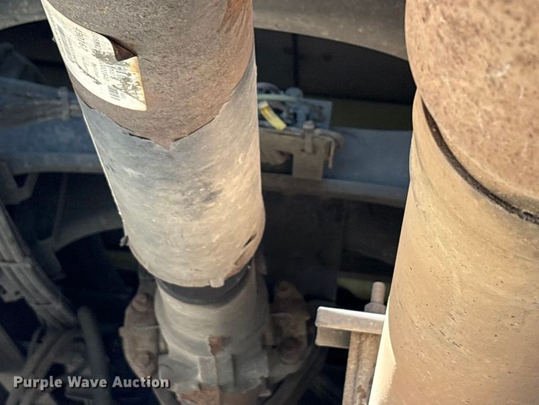 image for item YA0857 2018 Peterbilt 579 semi truck