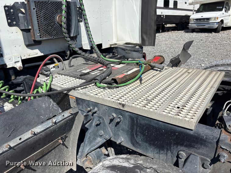 image for item YA0857 2018 Peterbilt 579 semi truck