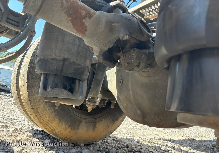 image for item YA0857 2018 Peterbilt 579 semi truck