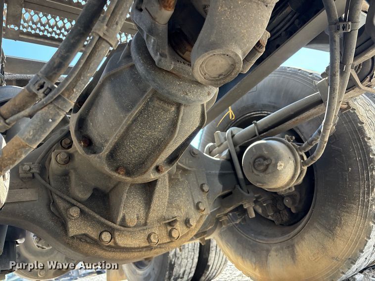 image for item YA0857 2018 Peterbilt 579 semi truck