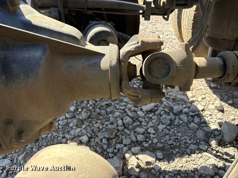 image for item YA0857 2018 Peterbilt 579 semi truck