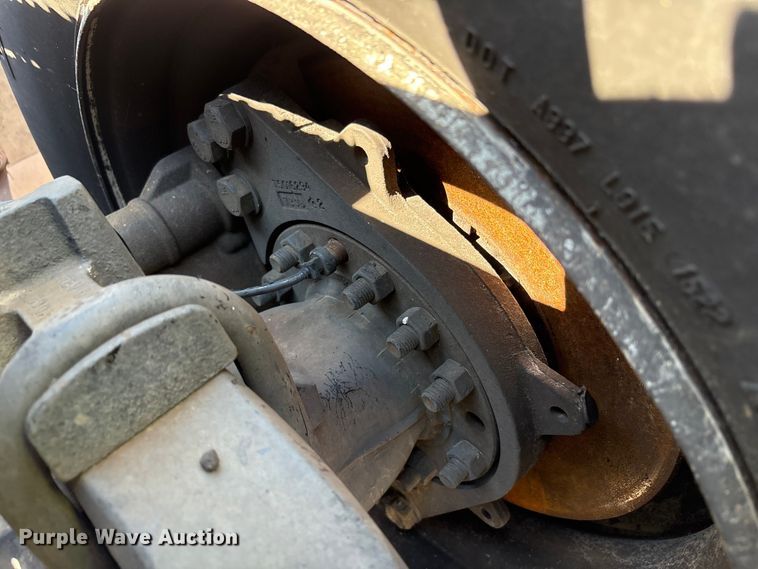 image for item YA0857 2018 Peterbilt 579 semi truck