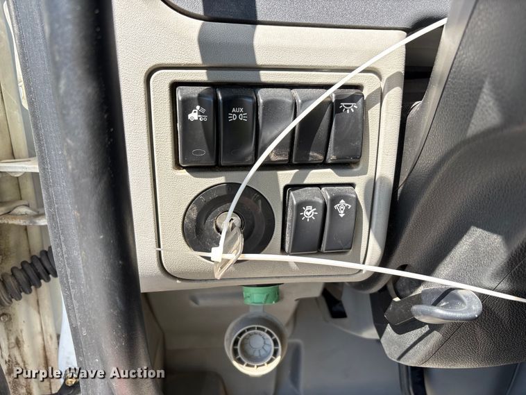 image for item YA0857 2018 Peterbilt 579 semi truck