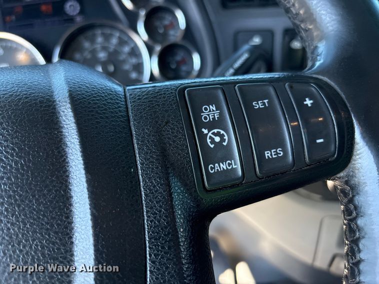 image for item YA0857 2018 Peterbilt 579 semi truck