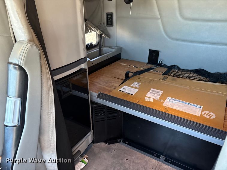 image for item YA0857 2018 Peterbilt 579 semi truck