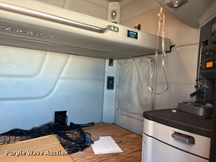 image for item YA0857 2018 Peterbilt 579 semi truck