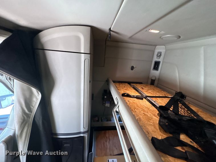 image for item YA0857 2018 Peterbilt 579 semi truck