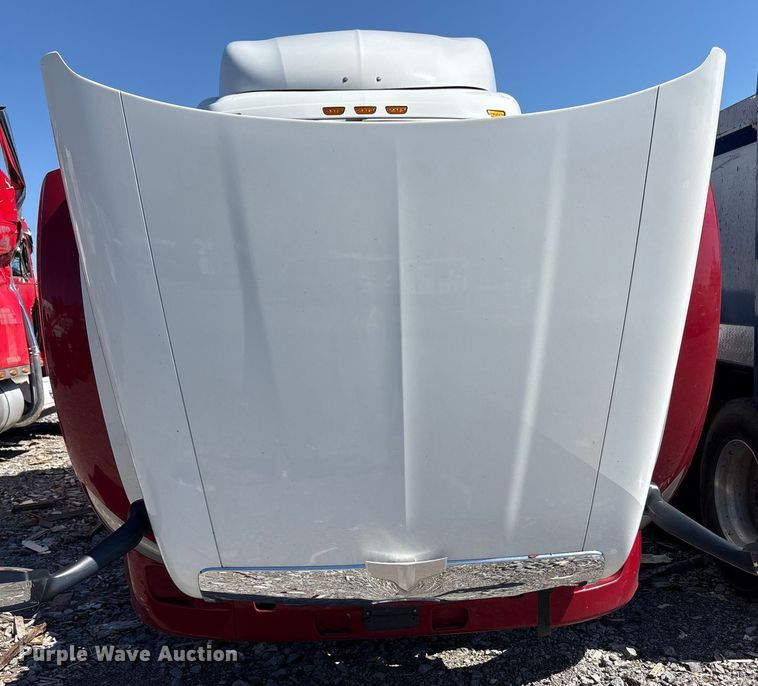 image for item YA0857 2018 Peterbilt 579 semi truck