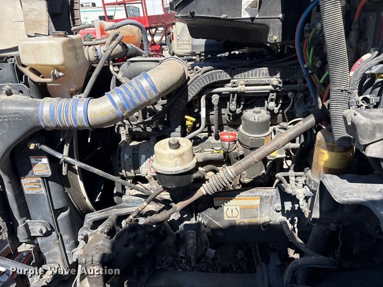 image for item YA0857 2018 Peterbilt 579 semi truck