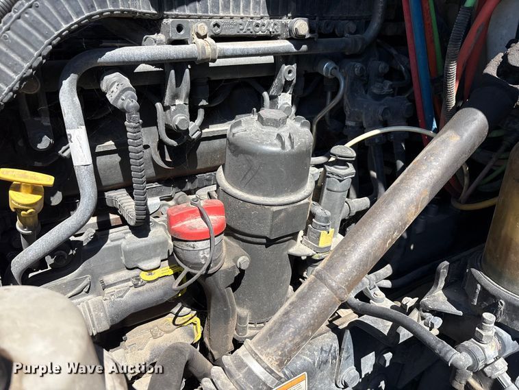 image for item YA0857 2018 Peterbilt 579 semi truck