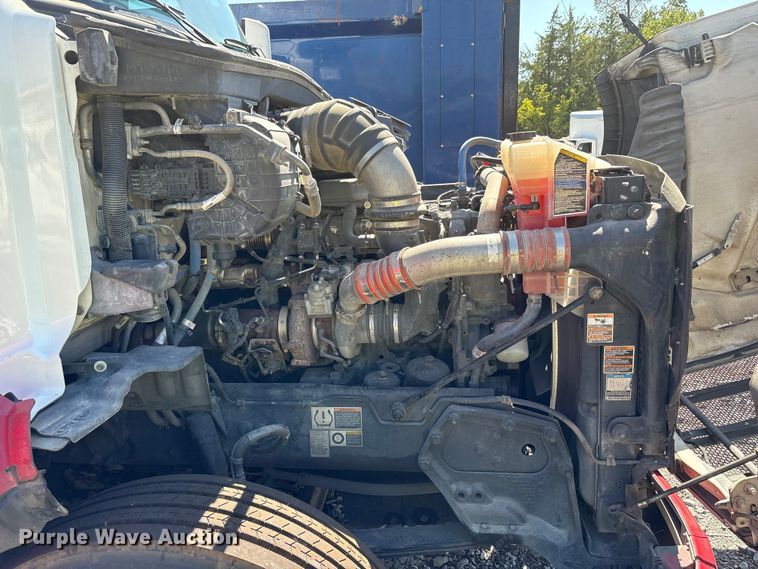 image for item YA0857 2018 Peterbilt 579 semi truck