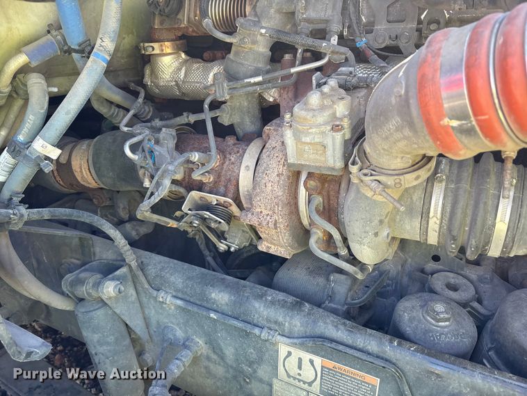 image for item YA0857 2018 Peterbilt 579 semi truck