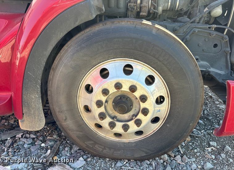 image for item YA0857 2018 Peterbilt 579 semi truck