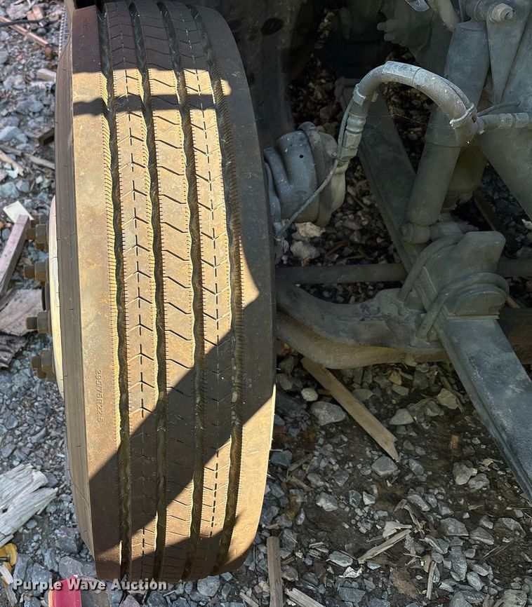 image for item YA0857 2018 Peterbilt 579 semi truck