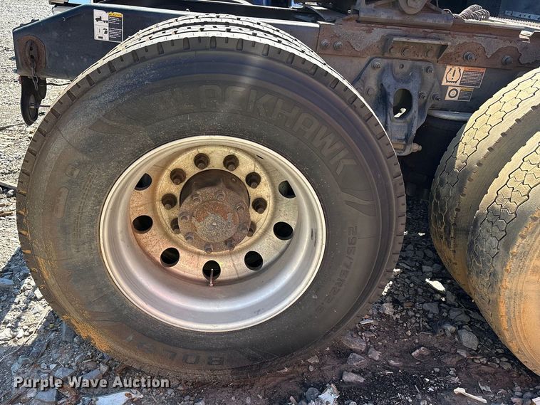 image for item YA0857 2018 Peterbilt 579 semi truck