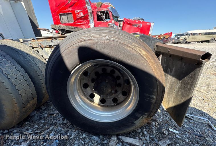 image for item YA0857 2018 Peterbilt 579 semi truck