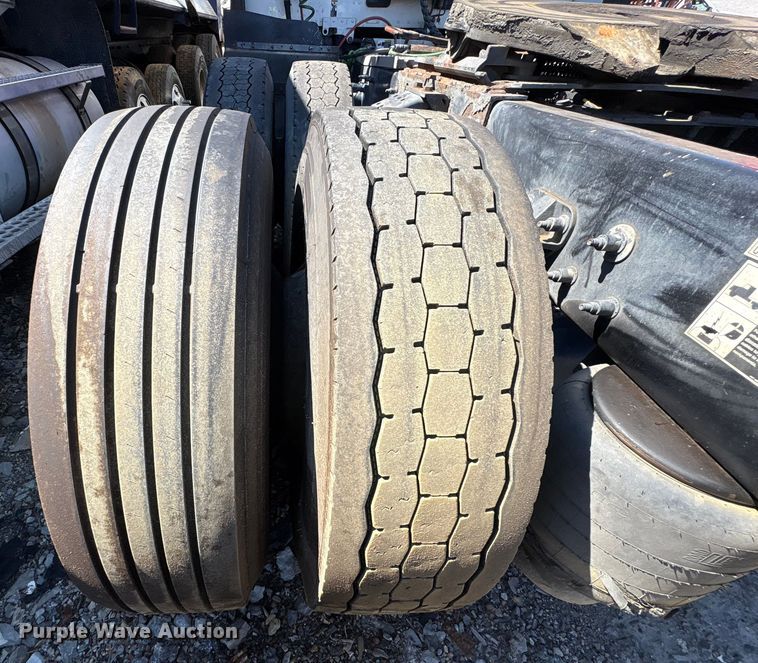 image for item YA0857 2018 Peterbilt 579 semi truck