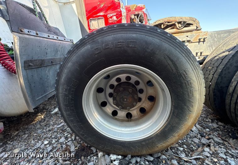 image for item YA0857 2018 Peterbilt 579 semi truck