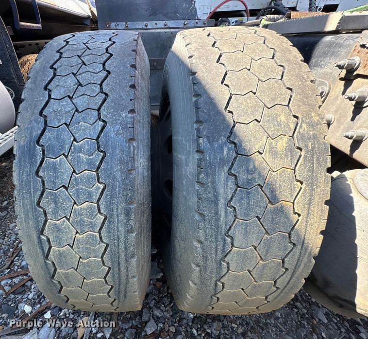 image for item YA0857 2018 Peterbilt 579 semi truck