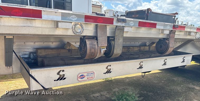 image for item YA0865 2022 Reitnouer flatbed trailer