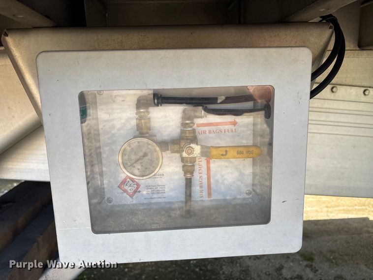 image for item YA0865 2022 Reitnouer flatbed trailer