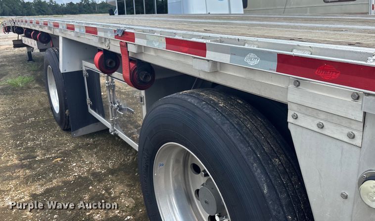 image for item YA0865 2022 Reitnouer flatbed trailer