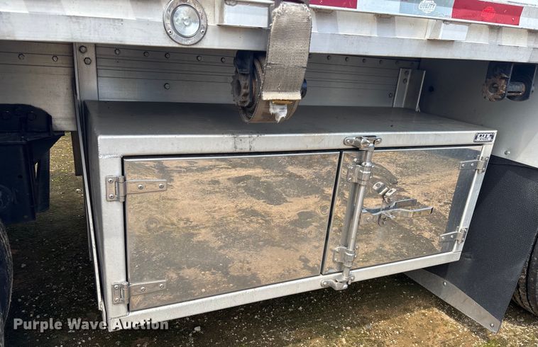 image for item YA0865 2022 Reitnouer flatbed trailer