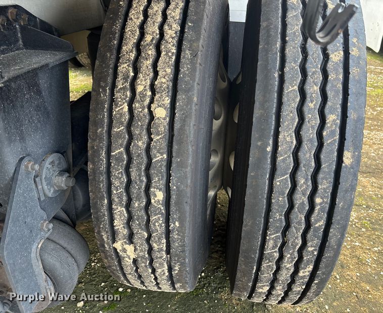 image for item YA0865 2022 Reitnouer flatbed trailer