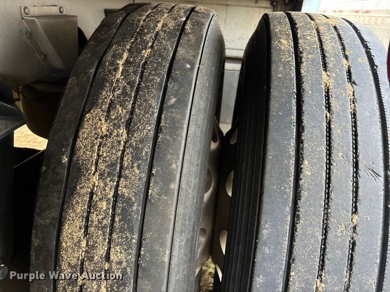 image for item YA0865 2022 Reitnouer flatbed trailer