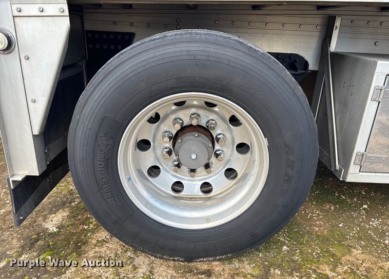 image for item YA0865 2022 Reitnouer flatbed trailer