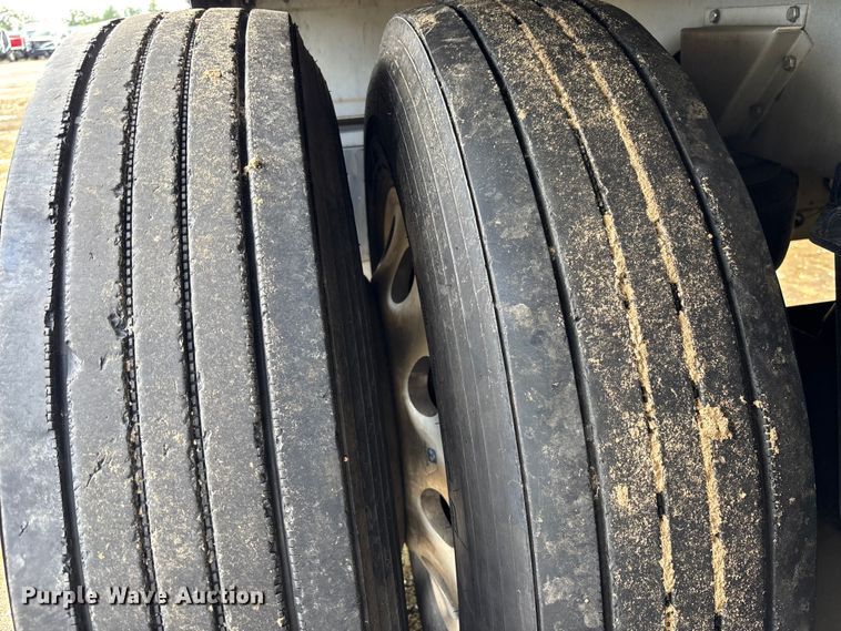 image for item YA0865 2022 Reitnouer flatbed trailer