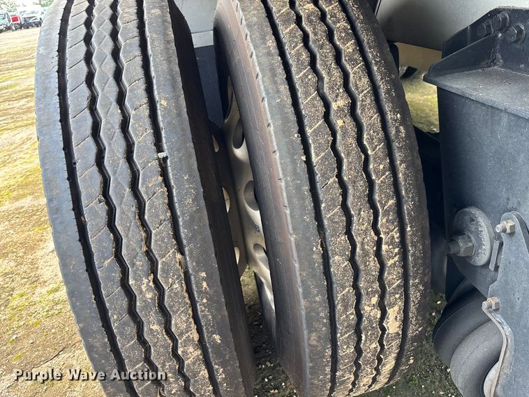 image for item YA0865 2022 Reitnouer flatbed trailer