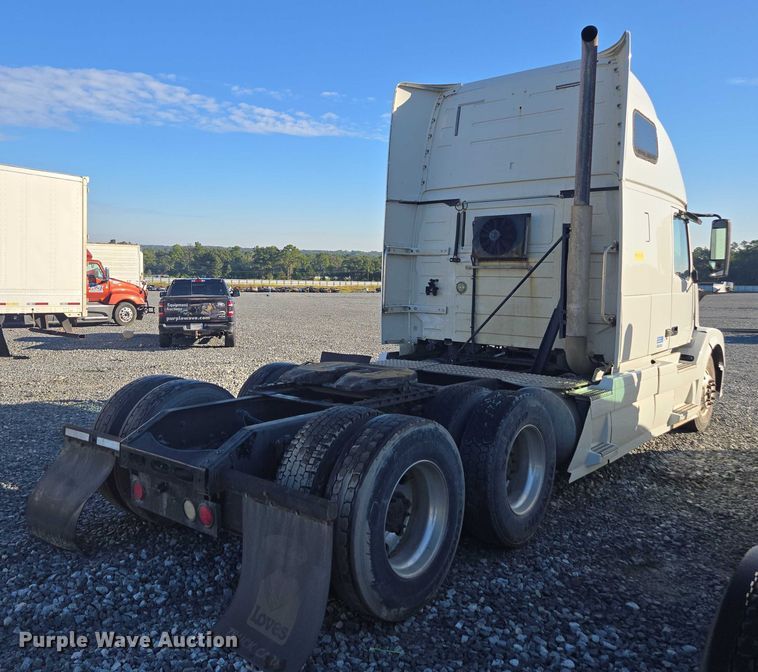image for item YA0873 2014 Volvo VNL semi truck