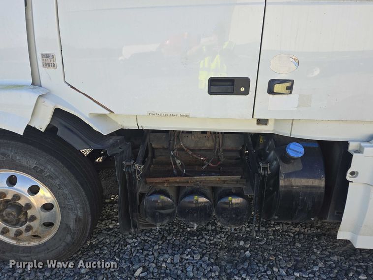 image for item YA0873 2014 Volvo VNL semi truck