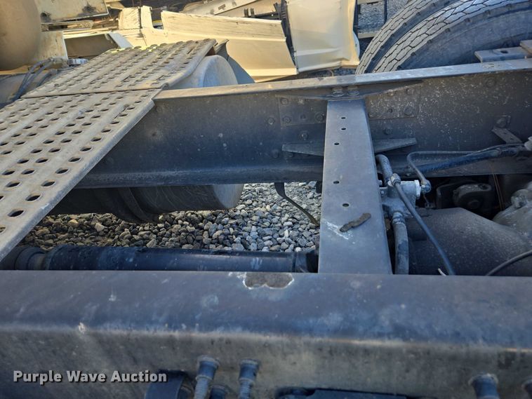 image for item YA0873 2014 Volvo VNL semi truck