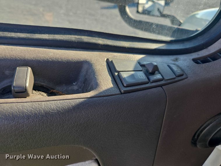 image for item YA0873 2014 Volvo VNL semi truck