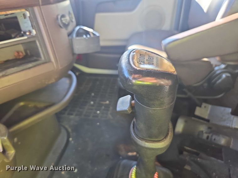 image for item YA0873 2014 Volvo VNL semi truck