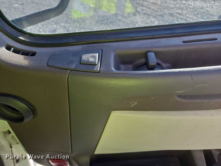 image for item YA0873 2014 Volvo VNL semi truck