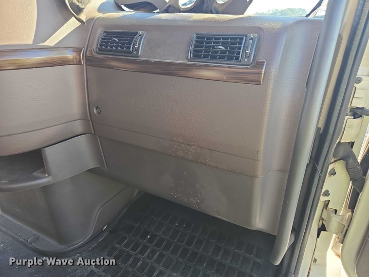 image for item YA0873 2014 Volvo VNL semi truck