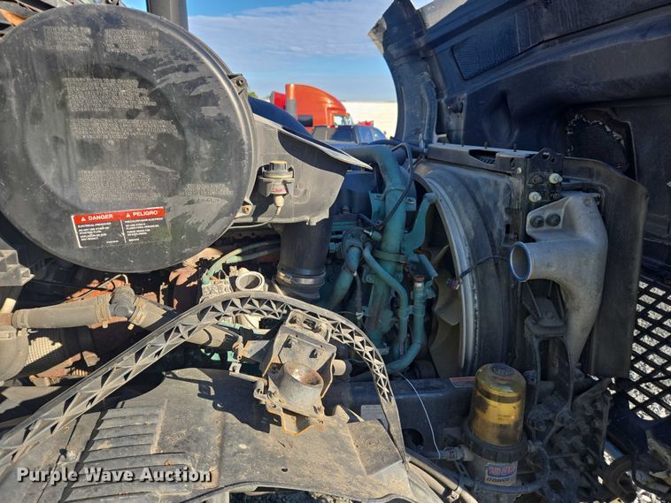 image for item YA0873 2014 Volvo VNL semi truck