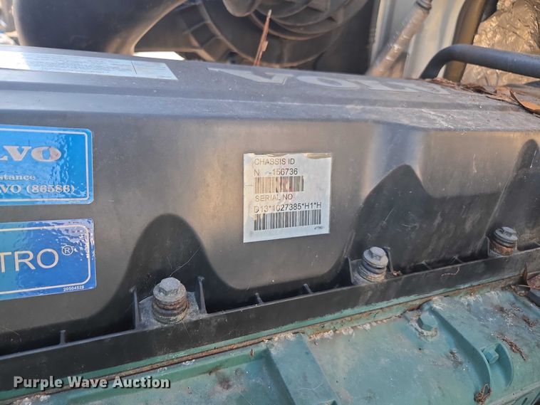 image for item YA0873 2014 Volvo VNL semi truck