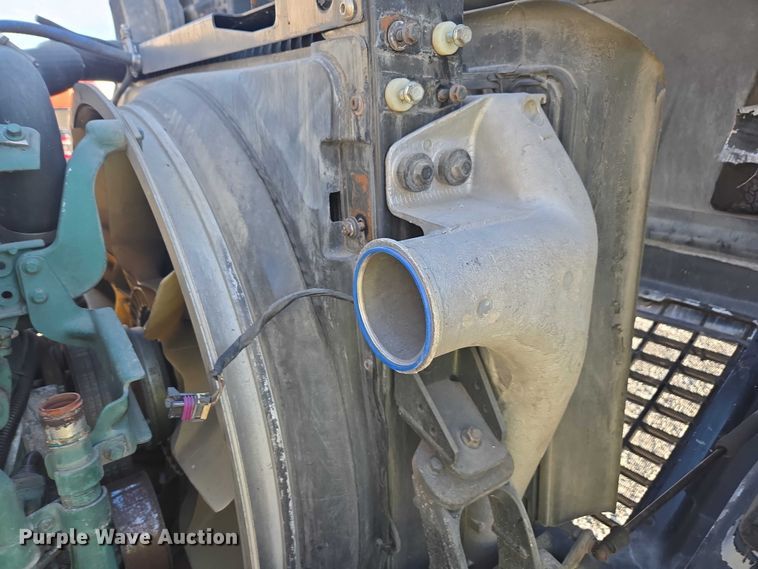 image for item YA0873 2014 Volvo VNL semi truck