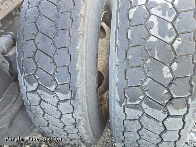 image for item YA0873 2014 Volvo VNL semi truck