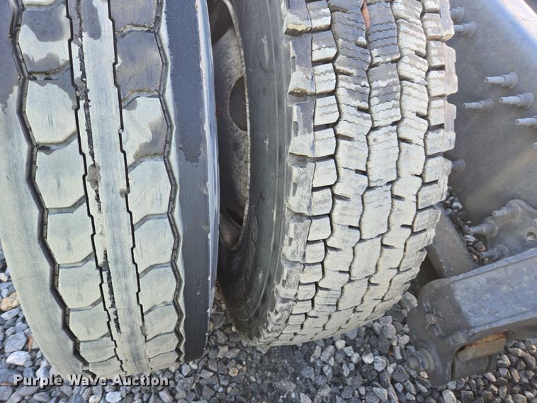 image for item YA0873 2014 Volvo VNL semi truck